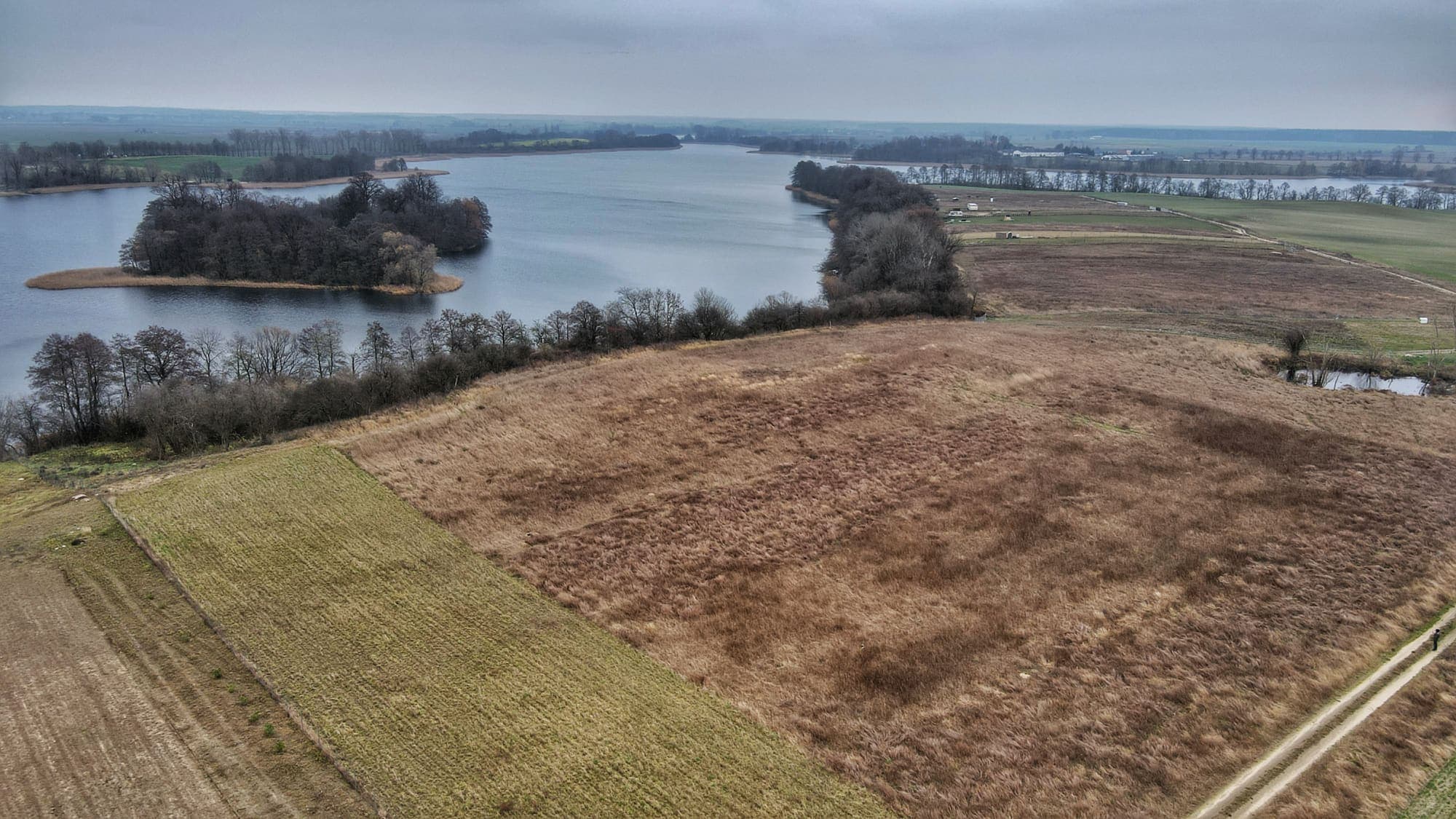 Panorama jeziora Ostrowickiego z powietrza