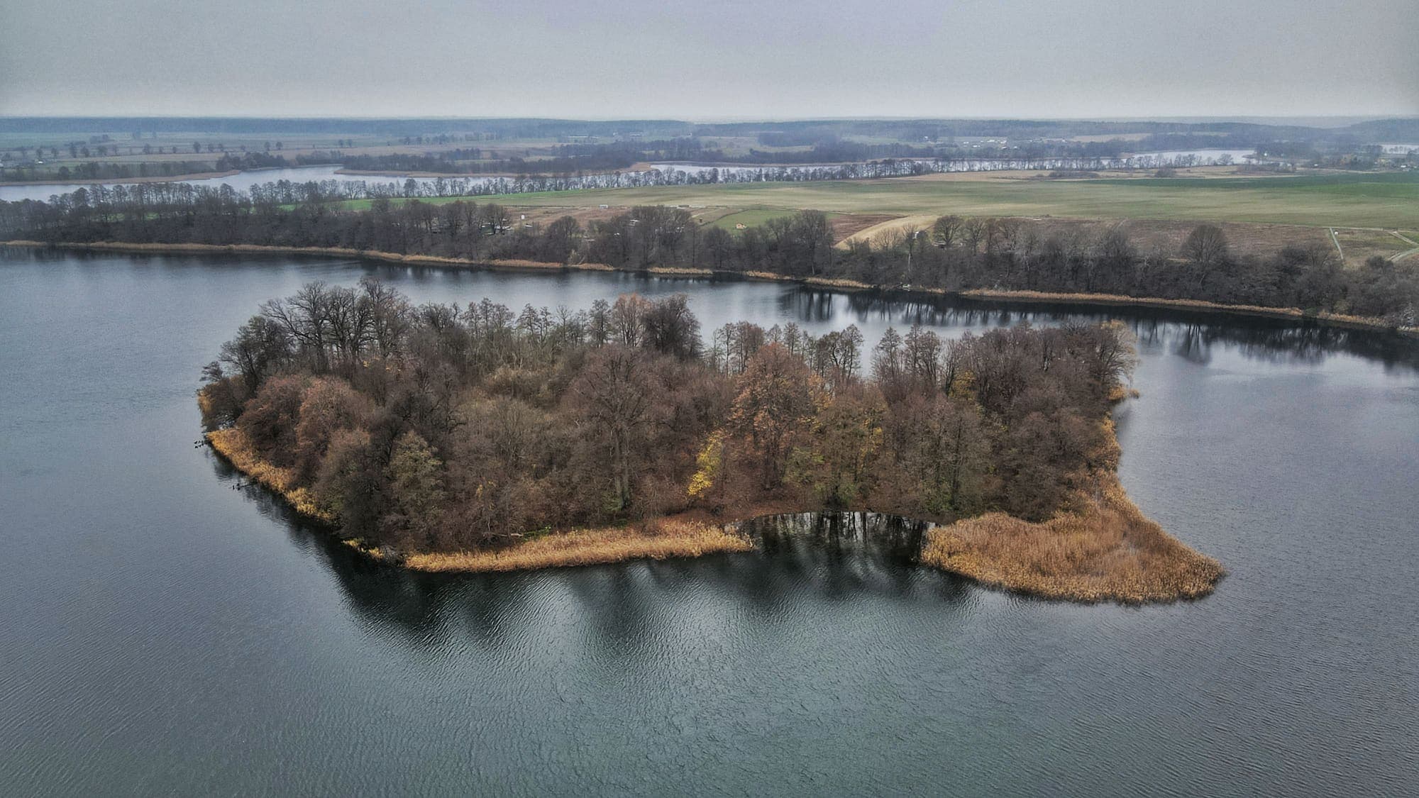 Jezioro Ostrowickie – panorama jesienna